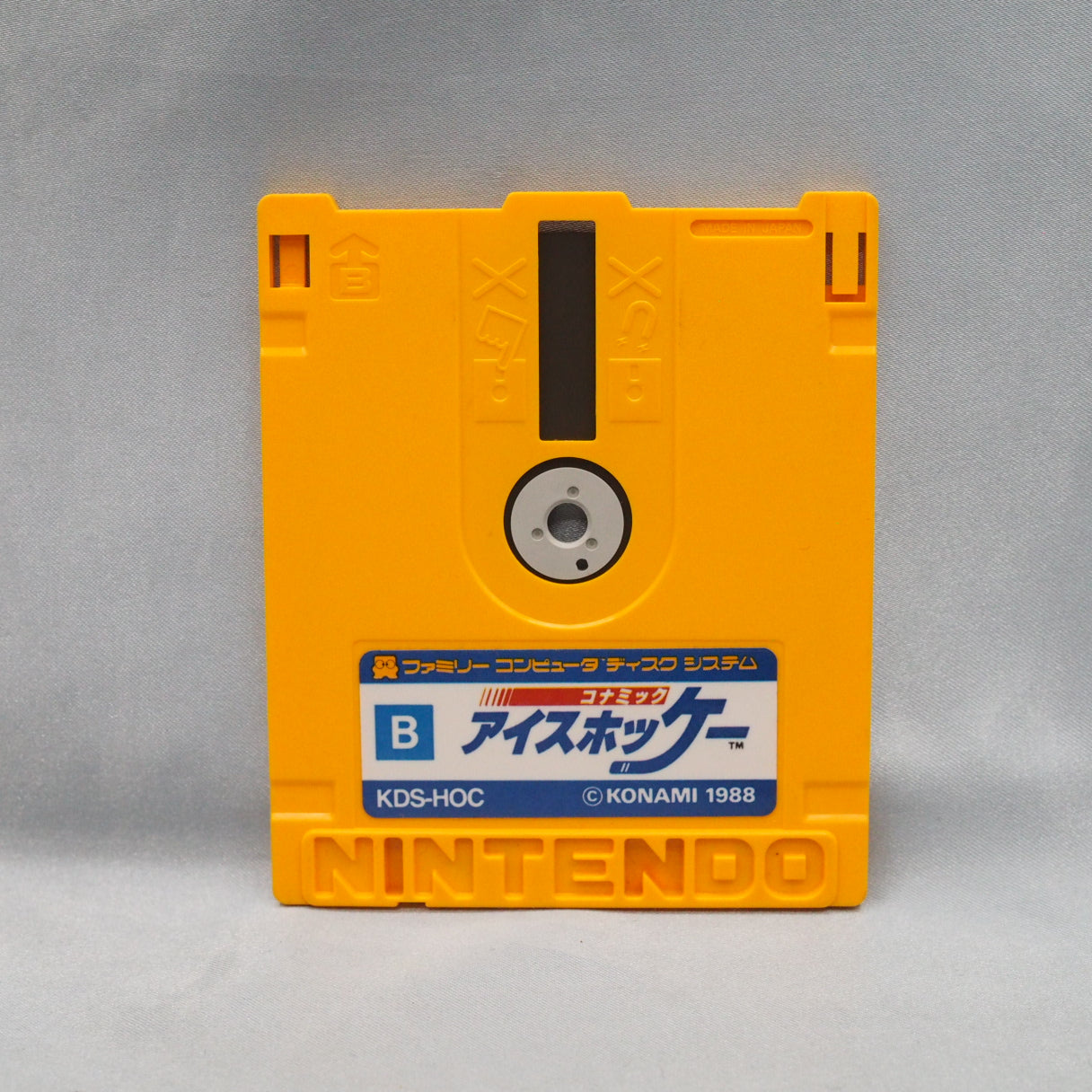 When players fought on ice, the winner got a power play. Konamic Ice Hockey (1988, Famicom Disk System) — the Japanese Blades — photo 4