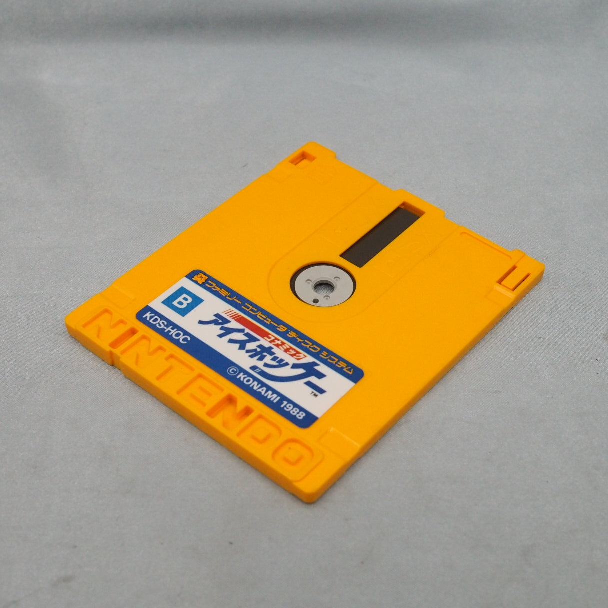 When players fought on ice, the winner got a power play. Konamic Ice Hockey (1988, Famicom Disk System) — the Japanese Blades — photo 6