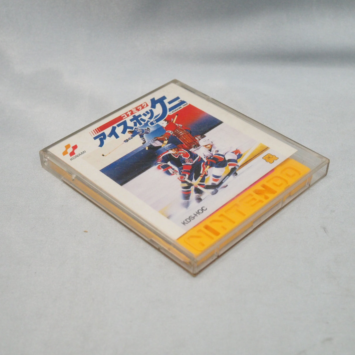 When players fought on ice, the winner got a power play. Konamic Ice Hockey (1988, Famicom Disk System) — the Japanese Blades — photo 10